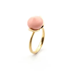 Noën – Dolce ring i forgyldt sølv med rosa korall – Medium
