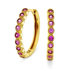 Nora Mørk by Gulldia – Øreringer i forgylt sølv med ruby zirkonia 20 mm