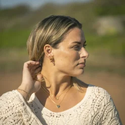 Nora Mørk by Gulldia – Øreringer i forgylt sølv med dyp orange zirkonia