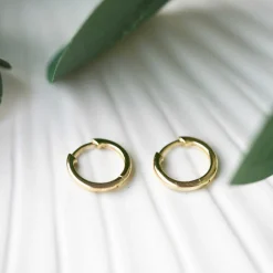 Nora Mørk by Gulldia – Øreringer i forgylt sølv – 15 mm