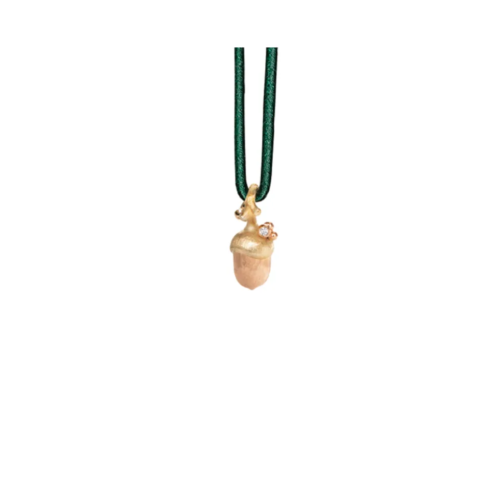 OLE LYNGGAARD COPENHAGEN – Forest Acorn lite vedheng i gull med 0,01 ct diamant