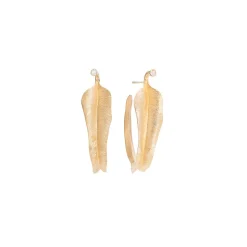 OLE LYNGGAARD COPENHAGEN – Leaves creoler i gult gull med 0,04 ct diamanter