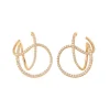 OLE LYNGGAARD COPENHAGEN – Twisted Love Bands ørepynt i 18k gult gull med brillianter – Selges som par