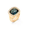 OLE LYNGGAARD COPENHAGEN – Cushion ring i gult gull med 0,30 ct diamanter og londonblå topas