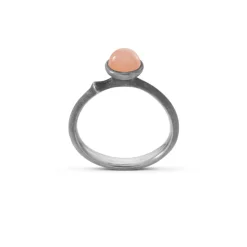 OLE LYNGGAARD COPENHAGEN – Lotus ring nr. 0 i sølv med blush månestein