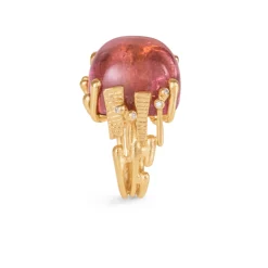 OLE LYNGGAARD COPENHAGEN – BoHo – Ring Stor – 18k gult gull med lys cerise turmalin og 0,06 ct diamanter