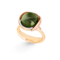 OLE LYNGGAARD COPENHAGEN – Lotus ring nr 3 i gult gull med 13 diamanter og grønn tourmalin