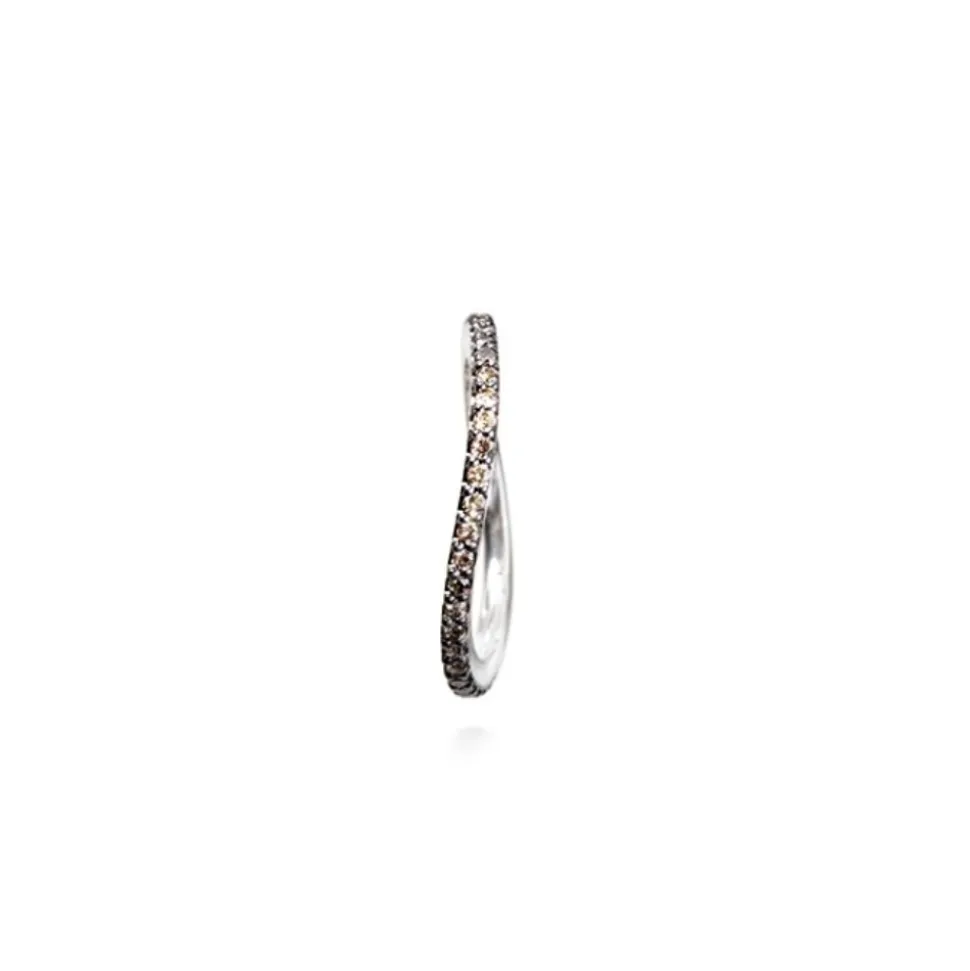 OLE LYNGGAARD COPENHAGEN – Love Band Curved ring i hvitt gull og 0,40 ct brune diamanter