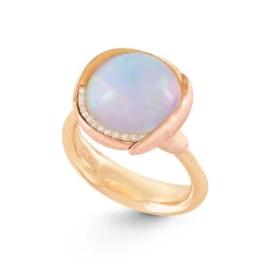 OLE LYNGGAARD COPENHAGEN – Lotus ring nr 3 i gult gull med 13 diamanter og opal