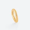 OLE LYNGGAARD COPENHAGEN – Celebration ring i 18k teksturert gult gull