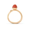 OLE LYNGGAARD COPENHAGEN – Lotus ring nr. 0 i gult gull med korall