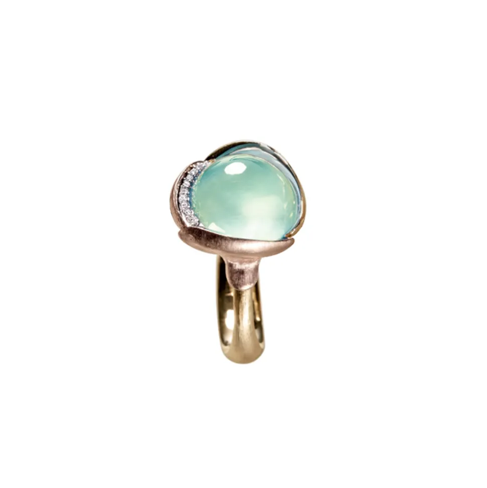 OLE LYNGGAARD COPENHAGEN – Lotus ring nr 3 i gult gull med 13 diamanter og aquamarin