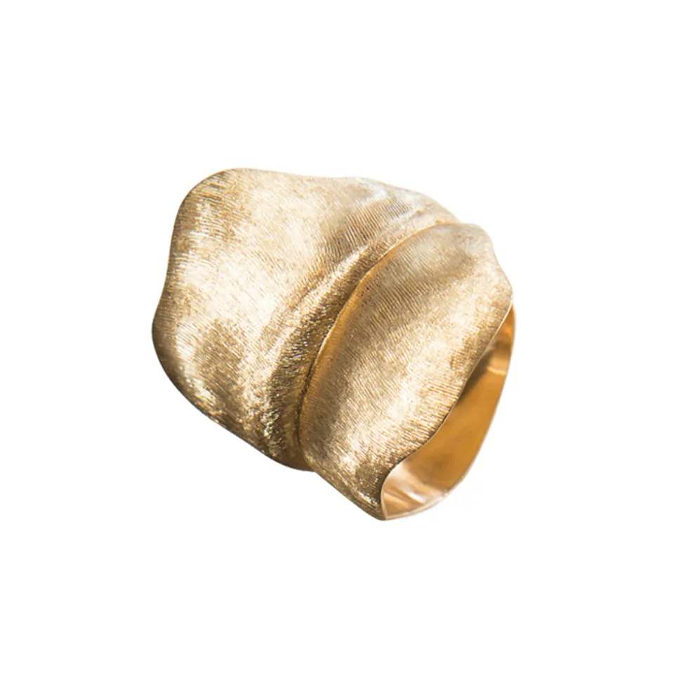 OLE LYNGGAARD COPENHAGEN – Leaves large ring i gult gull