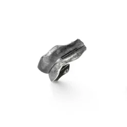 OLE LYNGGAARD COPENHAGEN – Leaves medium ring i oksidert sølv