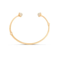 OLE LYNGGAARD COPENHAGEN – Nature armring i gult gull med 0,39 ct diamanter og satinert overflate
