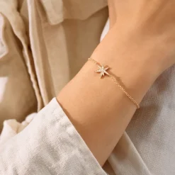 OLE LYNGGAARD COPENHAGEN – Funky Stars armbånd i 18k gult gull med 0,15ct diamanter