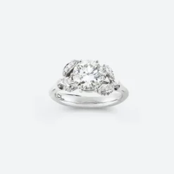 OLE LYNGGAARD COPENHAGEN – Winter Frost Solitaire Ring – 18k hvitt gull og 0,80ct diamant
