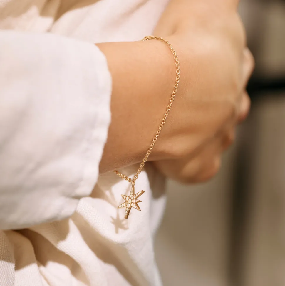 OLE LYNGGAARD COPENHAGEN – Funky Stars armbånd i 18k gult gull med 0,21ct diamanter