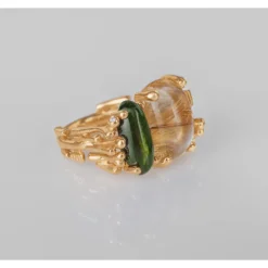 OLE LYNGGAARD COPENHAGEN – BoHo – Ring Dobbel – 18k gult gull med rutilkvarts, grønn turmalin og 0,04 ct diamanter