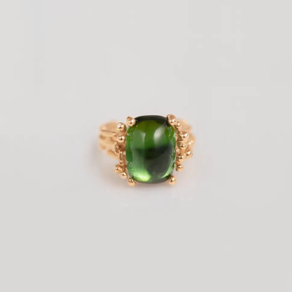 OLE LYNGGAARD COPENHAGEN – BoHo – Ring Medium – 18k gult gull med grønn turmalin og 0,04 ct diamanter