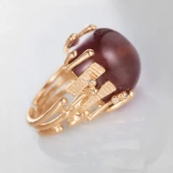 OLE LYNGGAARD COPENHAGEN – BoHo – Ring Stor – 18k gult gull med lys cerise turmalin og 0,06 ct diamanter