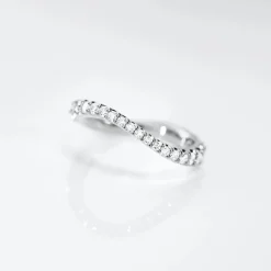 OLE LYNGGAARD COPENHAGEN – Love Band ring i hvitt gull med 0,90ct TW/VS diamanter