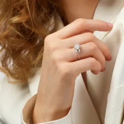 OLE LYNGGAARD COPENHAGEN – Winter Frost Solitaire Ring – 18k hvitt gull og 0,80ct diamant