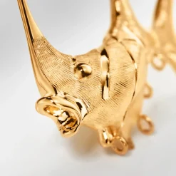 OLE LYNGGAARD COPENHAGEN – Young Fish ørepynt i 18k gult gull – Store