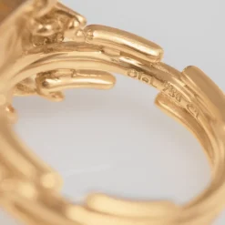 OLE LYNGGAARD COPENHAGEN – BoHo – Ring Medium – 18k gult gull med rutilkvarts og 0,04 ct diamanter