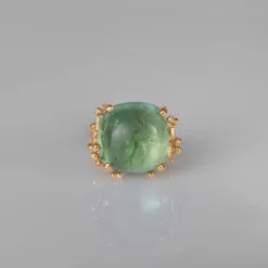 OLE LYNGGAARD COPENHAGEN – BoHo – Ring Stor – 18k gult gull med lysegrønn turmalin og 0,06 ct diamanter