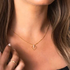Pan Jewelry – Anheng i 14k gult gull med infinity og hjerte