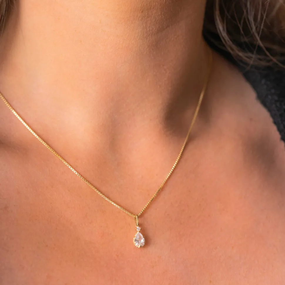 Pan Jewelry – Dråpeanheng i 14k gult gull med zirkonia