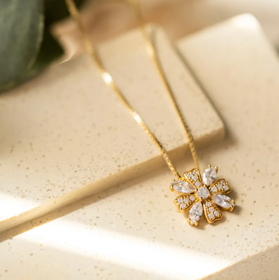 Pan Jewelry – Halssmykke i forgylt sølv med zirkonia, blomst
