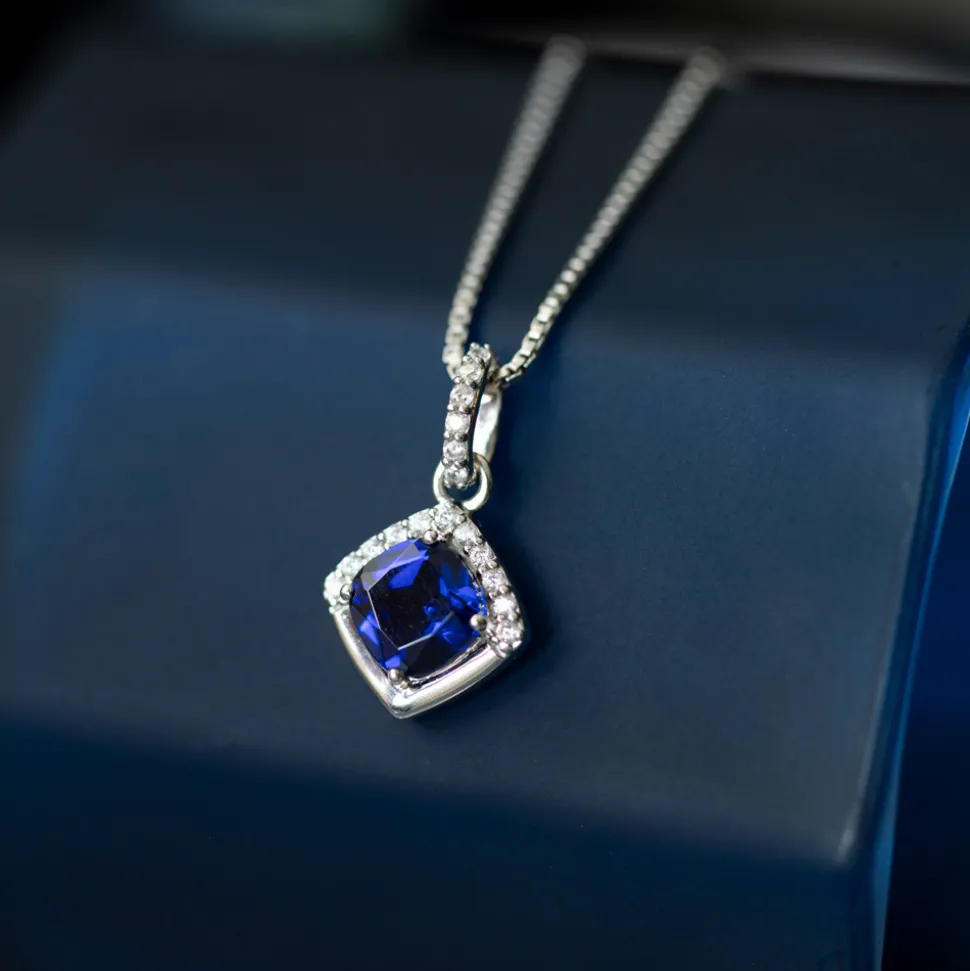 Pan Jewelry – Halssmykke i sølv med blå zirkonia
