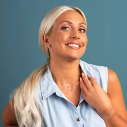 Pan Jewelry – Ørepynt i gult gull med hvit zirkonia
