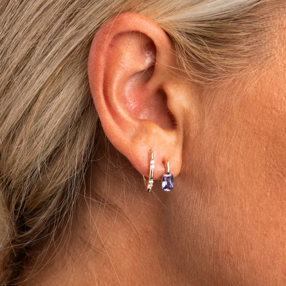 Pan Jewelry – Ørepynt i gult gull med lilla zirkonia