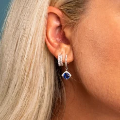Pan Jewelry – Ørepynt i sølv med blå zirkonia