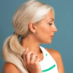 Pan Jewelry – Øreringer i forgyldt sølv med grønn zirkonia