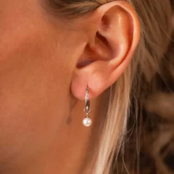 Pan Jewelry – Øreringer i sølv med hvit perle