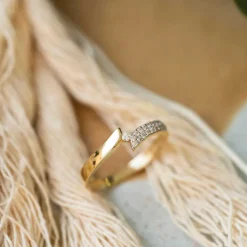 Pan Jewelry – Ring i 14k gult gull med cubic zirkonia