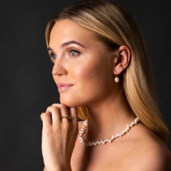 PAN Jewelry Classic – Iris ørepynt i forgylt sølv med ferskvannsperler