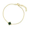 Pan Jewelry Trend – Armbånd i forgyldt sølv med grønn kløver