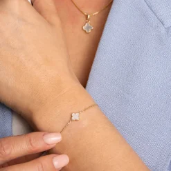 Pan Jewelry Trend – Armbånd i forgyldt sølv med perlemor, kløver