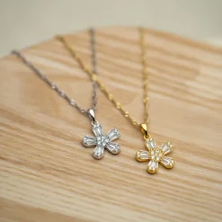 PAN Jewelry Trend – Dina halssmykke i foryglt sølv med zirkonia, blomst