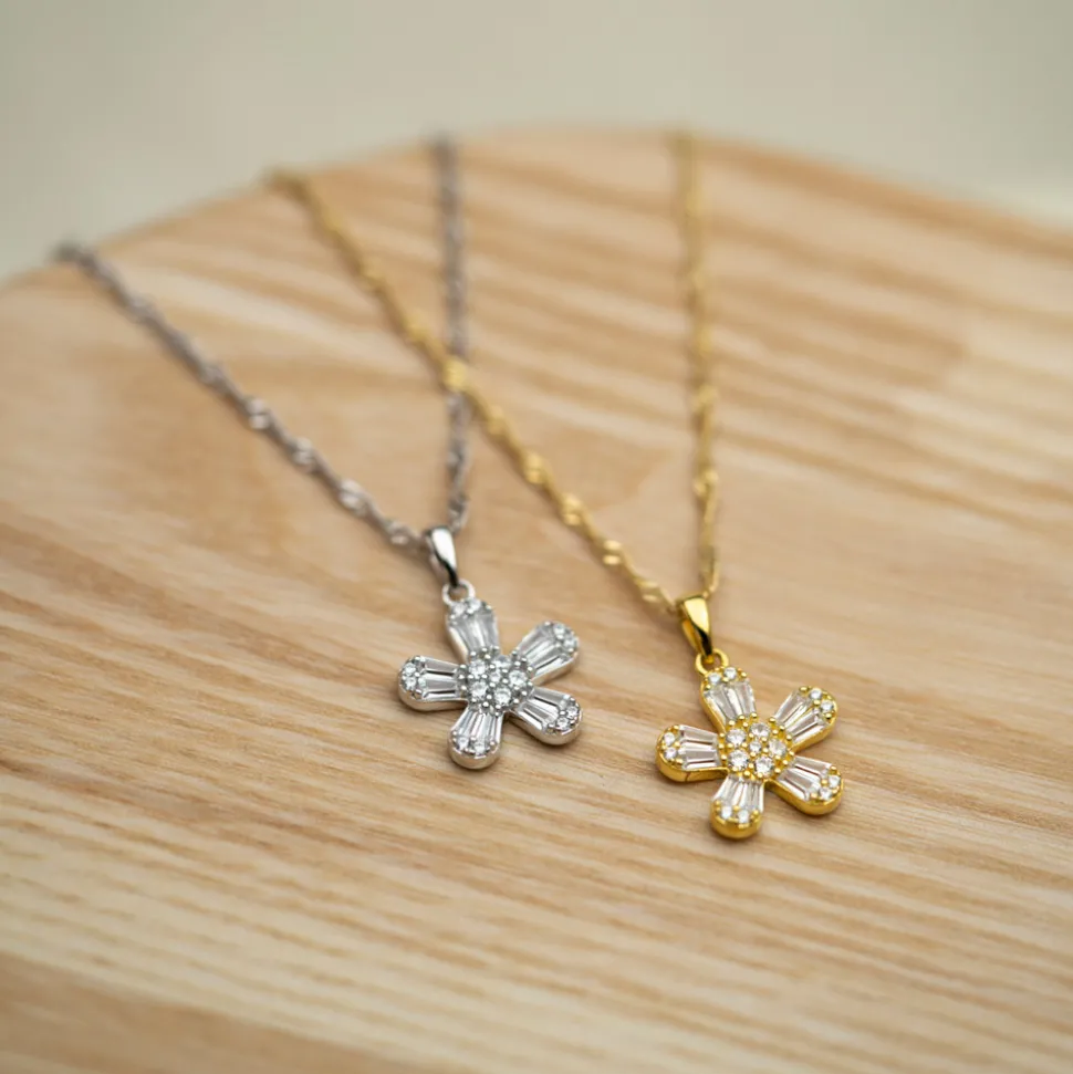 PAN Jewelry Trend – Dina halssmykke i foryglt sølv med zirkonia, blomst