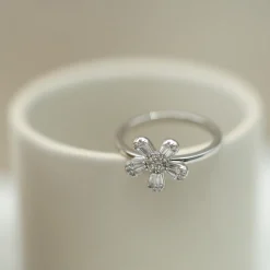 PAN Jewelry Trend – Dina ring i sølv med zirkonia, blomst