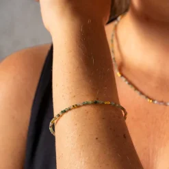 Shapes by Gulldia – Armbånd i sølv med mix av grønn agat