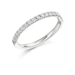 The Raphael Collection – Diamantring i hvitt gull – 2,0 mm bred, totalt 0,33 ct