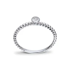 Vakker ring i 585 hvitt gull med en diamant 0,04 ct W/si1