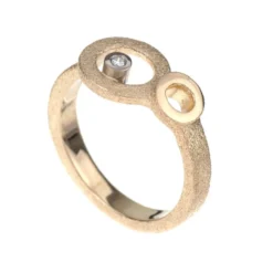 Van Bergen – Circle – Ring i gult gull med diamant